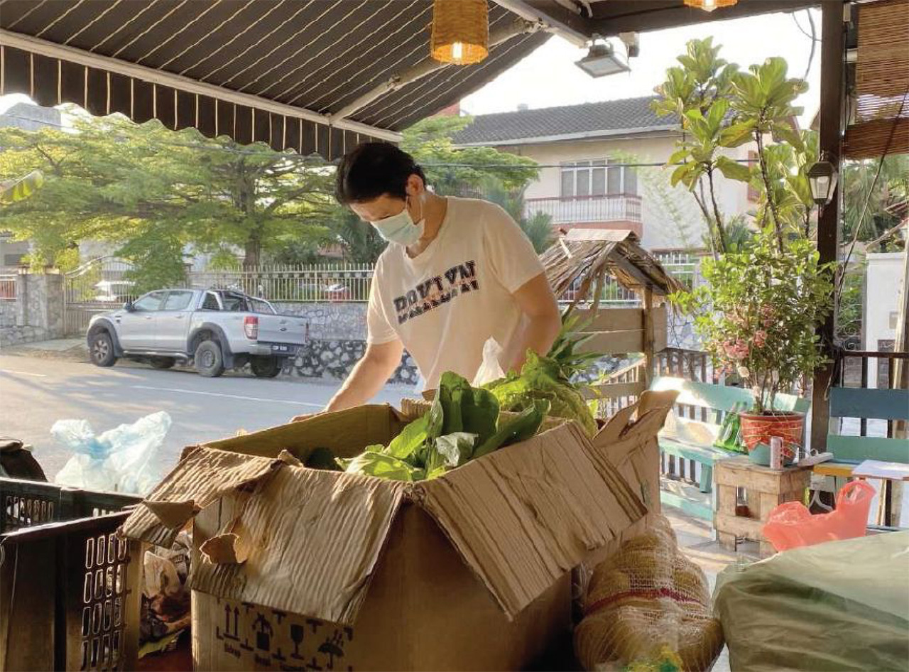 Restaurateurs branch into produce delivery